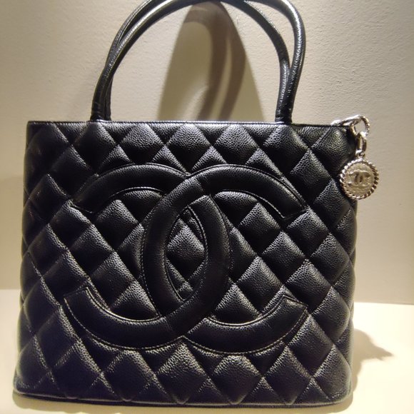 Chanel Cabas Medallion bag in black caviar leather - Picture 1 of 6